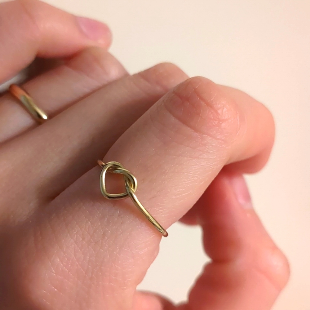 10kt yellow gold Knot ring